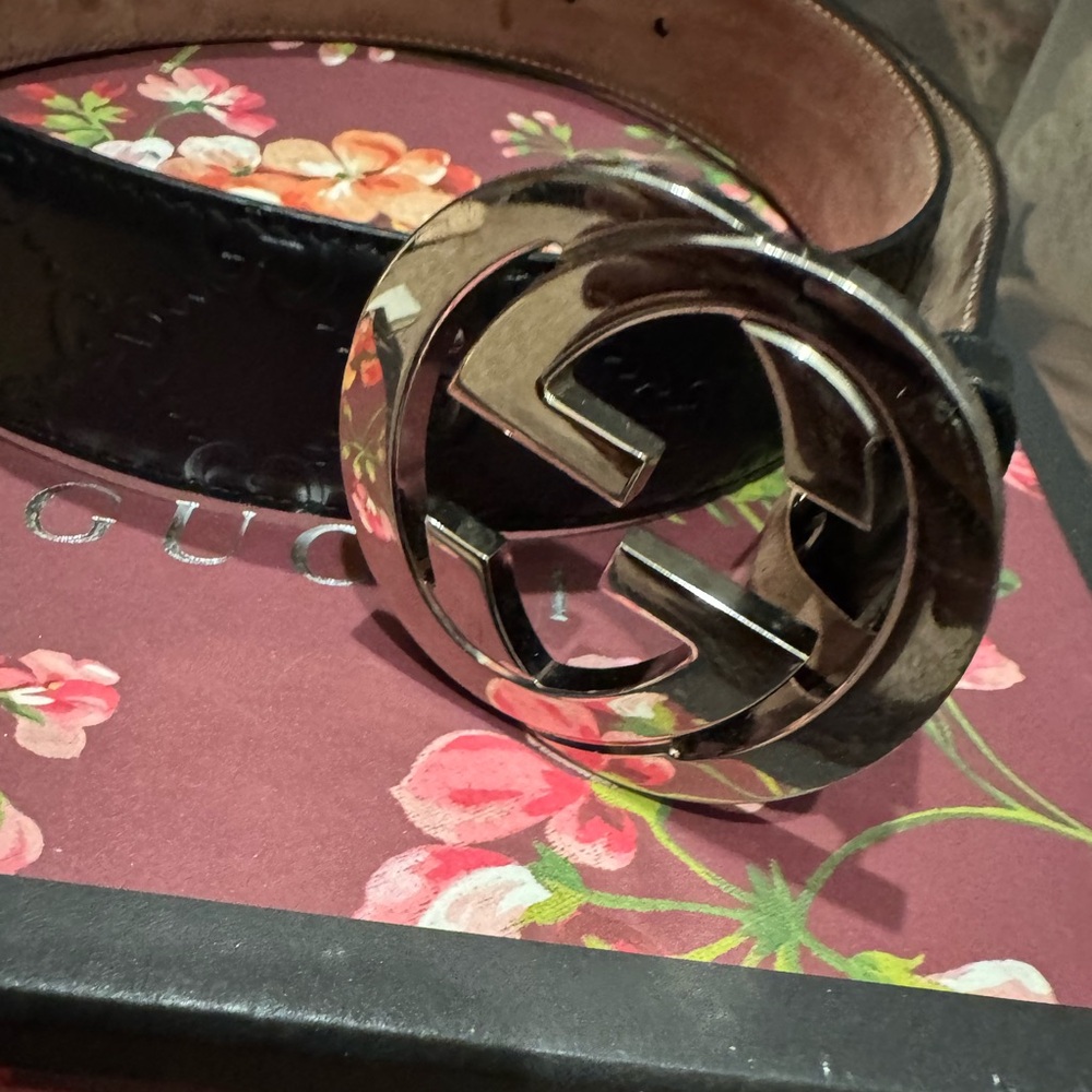 Gucci Black Belt with Shiny Silver Logo Buckle